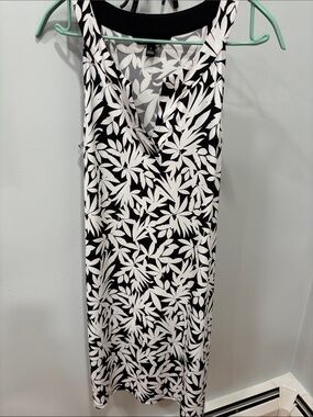 41 Hawthorn Black and White Leaf-Print Sleeveless Dress